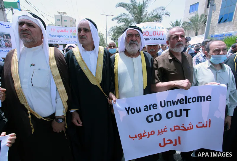Palestinian employees of United Nations Relief and Works Agency (UNRWA) take part in a protest demanding the departure of Matthias Schmale, the director of operations for the UNRWA, "Matthias Shamali ... Go Out "outside...