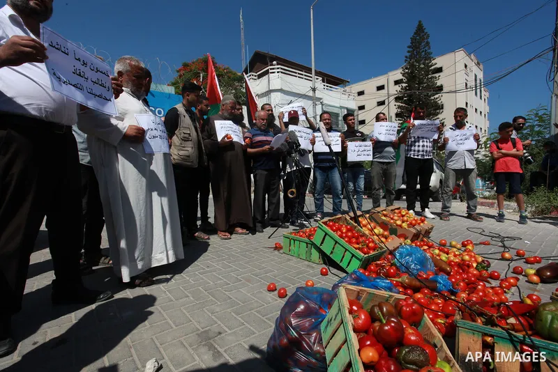 Palestinian farmers and traders take part in a protest against Israeli authorities a new restriction on them in front of the headquarter United Nation "UNSCO", in Gaza city, on June 28, 2021. Israeli authorities have pla...