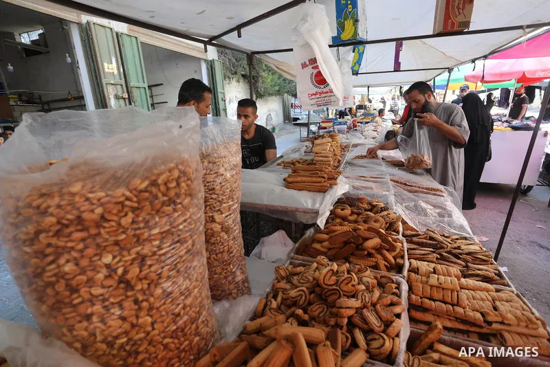 . Photo by Ashraf Amra Palestinians shop at a weekly market in Deir al-Balah in the center of Gaza Strip on June 29, 2021. The authorities in Gaza Strip decided to reopen the popular markets, after its closure, due to th...