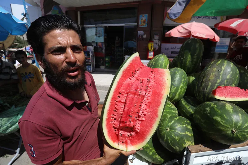 . Photo by Ashraf Amra Palestinians shop at a weekly market in Deir al-Balah in the center of Gaza Strip on June 29, 2021. The authorities in Gaza Strip decided to reopen the popular markets, after its closure, due to th...