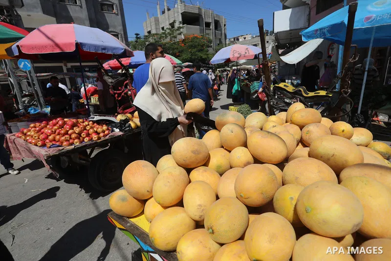 . Photo by Ashraf Amra Palestinians shop at a weekly market in Deir al-Balah in the center of Gaza Strip on June 29, 2021. The authorities in Gaza Strip decided to reopen the popular markets, after its closure, due to th...
