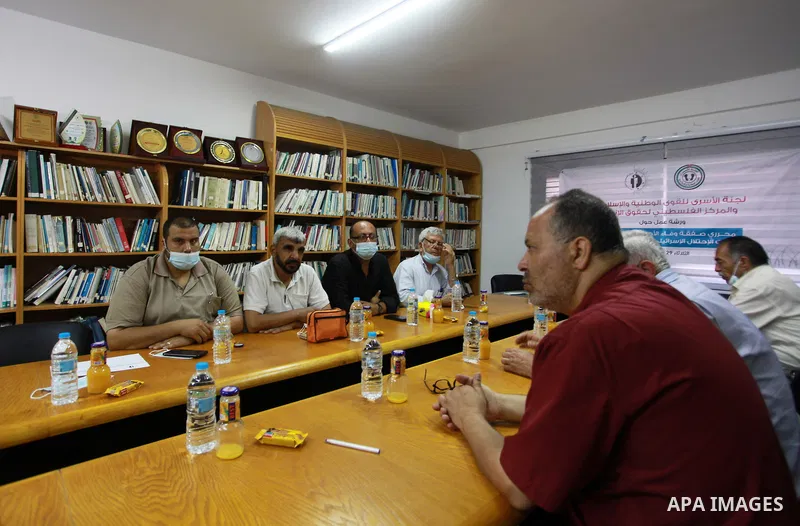 Palestinians of the Prisoners Committee for National and Islamic Forces and Human Rights Institutions, attend a workshop on re-arresting the Israeli occupation, who were released in the Wafaa al-Ahrar deal, at the headqu...