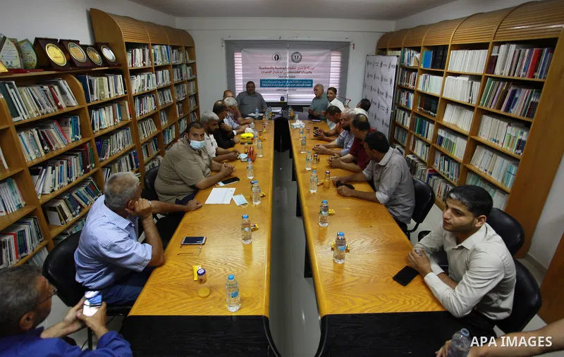Palestinians of the Prisoners Committee for National and Islamic Forces and Human Rights Institutions, attend a workshop on re-arresting the Israeli occupation, who were released in the Wafaa al-Ahrar deal, at the headqu...
