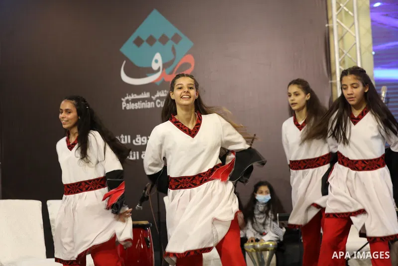 Palestinian artists perform during the closing ceremony of the Jusoor Music Project, funded by the Palestinian Cultural Fund, in Gaza City, on August 28, 2021. Photo by Ashraf Amra