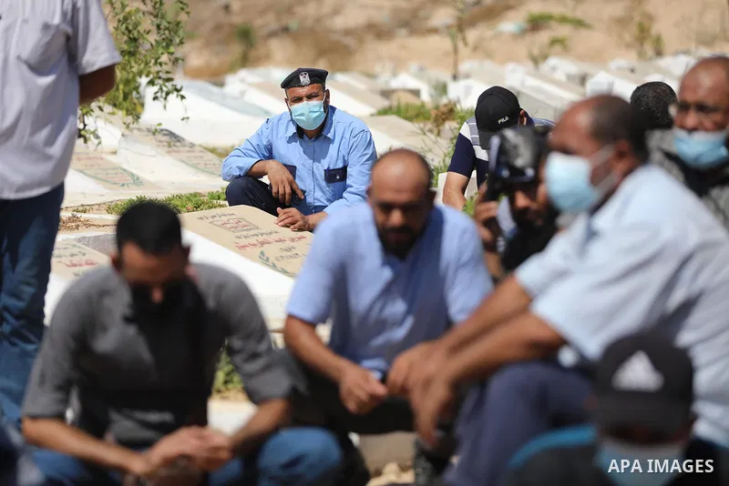 Palestinian mourners carry the body of Zana Khattab who died of the coronavirus (COVID-19) pandemic, in Deir al-Balah, central of Gaza Strip on September 22, 2021.Palestine today confirmed 1,899 new Covid-19 cases and 16...
