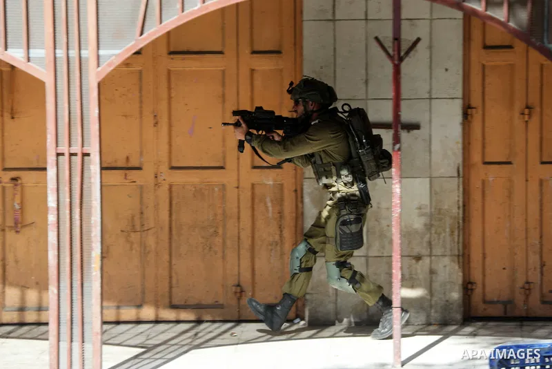 Members of Israeli troops take position during clashes with Palestinian protesters in the West Bank city of Hebron, on October 8, 2021. Photo by Mamoun Wazwaz