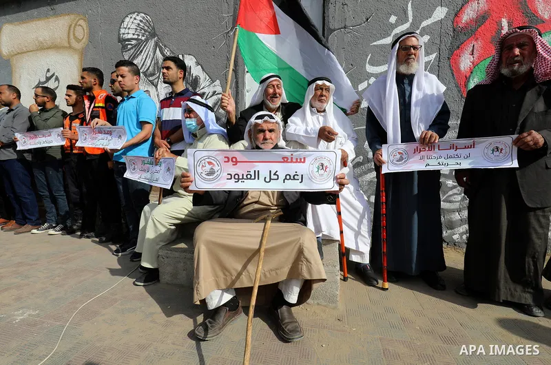 Palestinians protest in front of a wall painting to mark the 104th anniversary of Britain's Balfour Declaration, in Khan Yunis in the southern Gaza Strip on November 2, 2021. The 1917 Balfour Declaration is a formal stat...