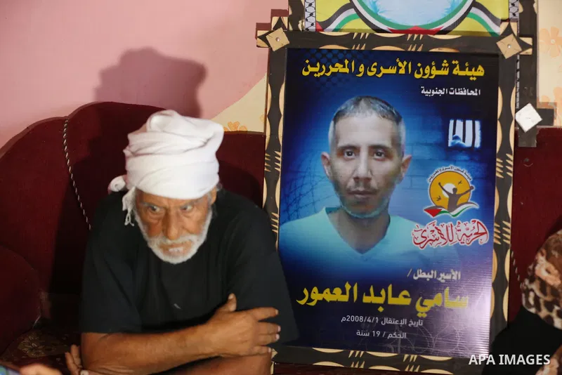 The father of the Palestinian prisoner, Sami Al-Amour cries in Deir al-Balah camp in the central Gaza Strip, on November 18, 2021. The al-Amour, 39, from the city of Deir al-Balah in the Gaza Strip, died in his prison ce...