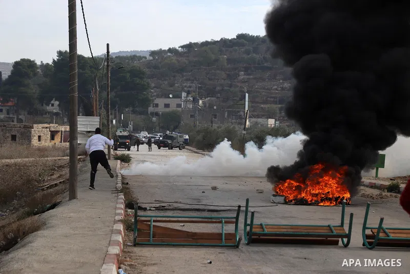 Israeli forces and Palestinian demonstrators clash in the village of al-Lubban al-Sharqiya in the Israeli-occupied West Bank on November 25, 2021. Photo by Wajed Nobani