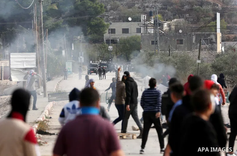 Israeli forces and Palestinian demonstrators clash in the village of al-Lubban al-Sharqiya in the Israeli-occupied West Bank on November 25, 2021. Photo by Ayman Ameen