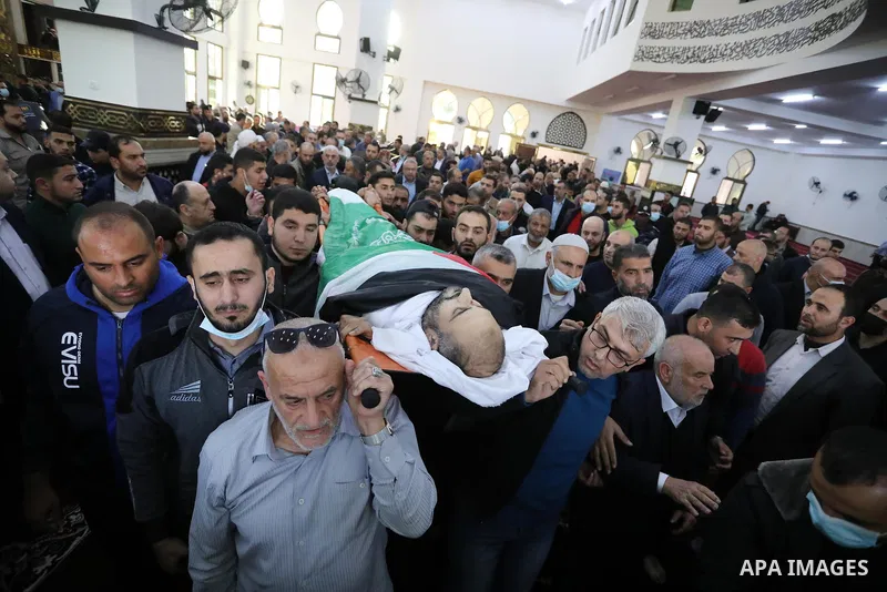 Palestinians attend the funeral of Hamas leader Abd al-Salam Siam who died of the coronavirus (COVID-19) pandemic in Gaza City, on November 29, 2021. Photo by Ashraf Amra
