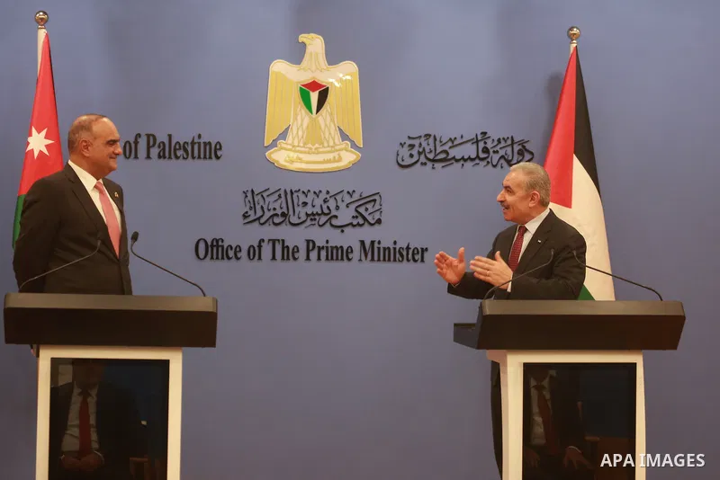 Palestinian Prime Minister Mohammad Ishtayyeh gives a press conference with the Jordanian Prime Minister Bisher al-Khasawneh in the West Bank city of Ramallah on December 9, 2021. Photo by Ahmed Arouri
