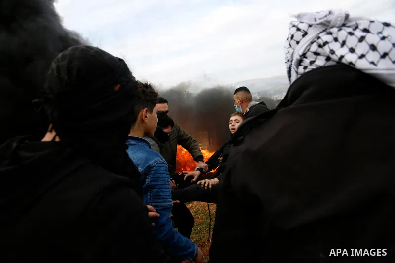 Palestinian protesters clash with Israeli security forces following a demonstration against settlements in the village of Beita in the West Bank, on December 31, 2021. Photo by Shadi Jarar'ah