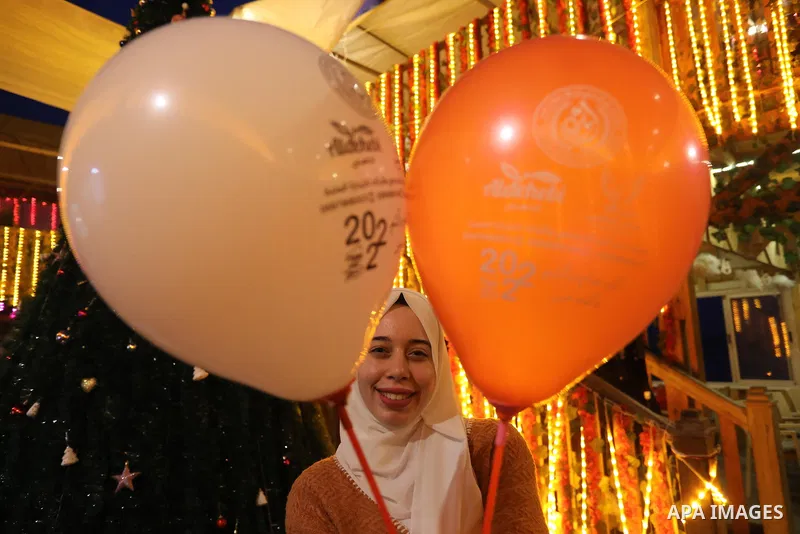 Palestinians enjoy their time on the last day of 2021 in Gaza city on December 31, 2021. Gazans hope for peace, prosperity in 2022 after the recent 11-day conflict between Israel and Hamas on May. Photo by Ashraf Amra