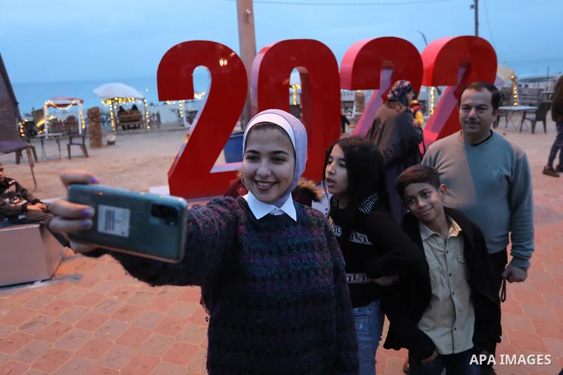 Palestinians enjoy their time on the last day of 2021 in Gaza city on December 31, 2021. Gazans hope for peace, prosperity in 2022 after the recent 11-day conflict between Israel and Hamas on May. Photo by Ashraf Amra