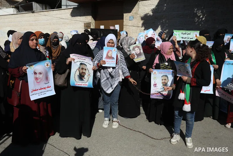 Supporters of Palestinian Islamic Jihad take part in a protest to show solidarity with female prisoners held in Israeli jails, in front of Red Cross office, in Gaza city, 22 December 2021. The female prisoners embarked m...