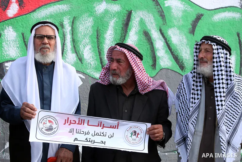 Palestinians protest in front of a wall painting to mark the 104th anniversary of Britain's Balfour Declaration, in Khan Yunis in the southern Gaza Strip on November 2, 2021. The 1917 Balfour Declaration is a formal stat...