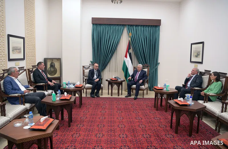 Palestinian president Mahmoud Abbas meets with Palestinian Territories Authority President Muhammad Ghanem, in the West Bank city of Ramallah on November 10, 2021. Photo by Thaer Ganaim