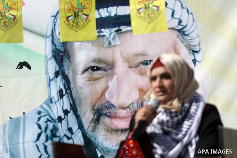 Palestinians take part in a ceremony to mark the 17th anniversary of death of late president Yasser Arafat, in the West Bank city of Hebron on November 11, 2021. Photo by Mamoun Wazwaz