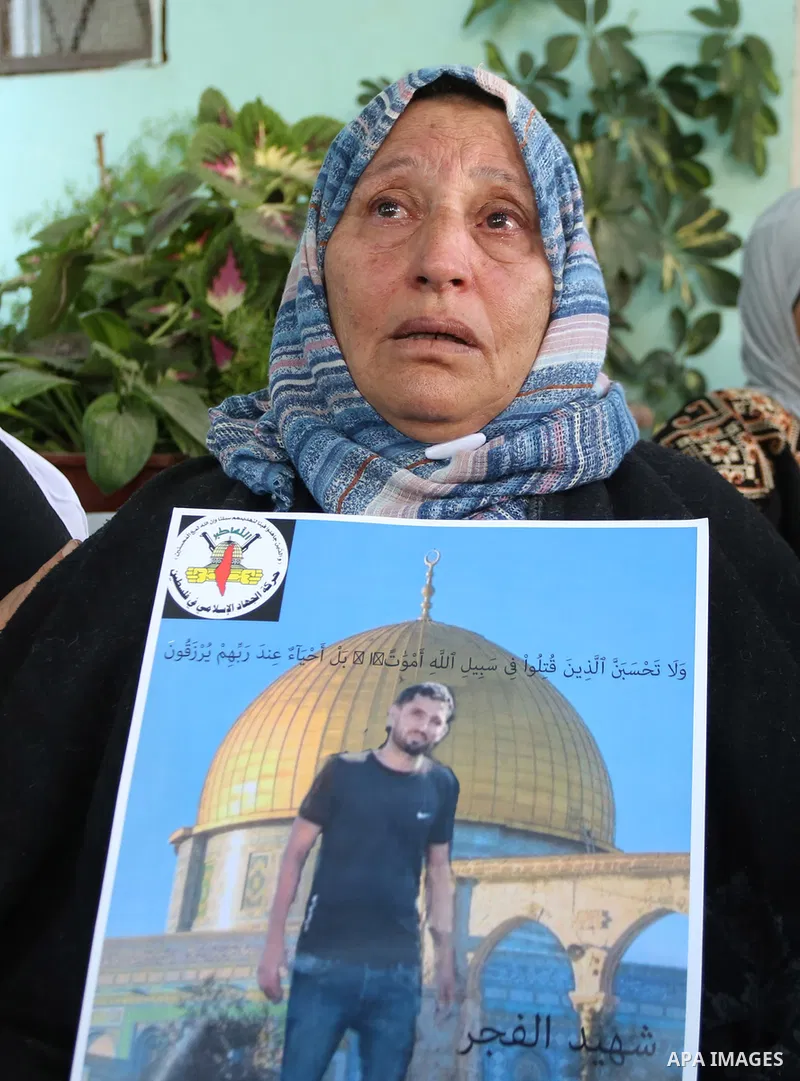 Mourners carry the body of a Palestinian, who was killed during clashes with Israeli forces, during his funeral in the West Bank city of Tammun on November 16, 2021. Photo by Shadi Jarar'ah