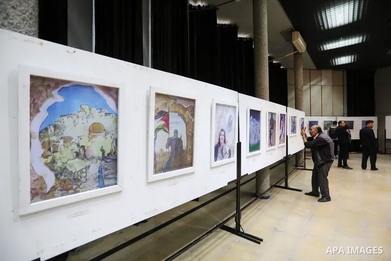 Palestinians attend the international art exhibition "Palestine in the eyes of Russia" on the International Day of Solidarity with the Palestinian People, in Gaza city on November 29, 2021. Photo by Ashraf Amra