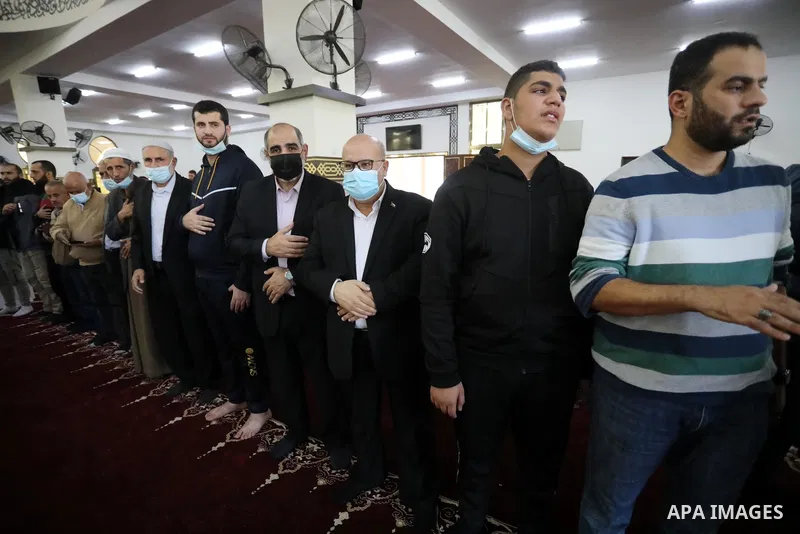 Palestinians attend the funeral of Hamas leader Abd al-Salam Siam who died of the coronavirus (COVID-19) pandemic in Gaza City, on November 29, 2021. Photo by Ashraf Amra