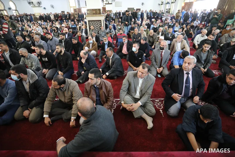 Palestinians attend the funeral of Hamas leader Abd al-Salam Siam who died of the coronavirus (COVID-19) pandemic in Gaza City, on November 29, 2021. Photo by Ashraf Amra