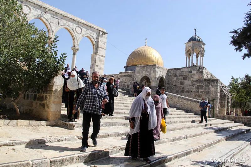 Palestinian Muslims attend Friday prayer in front of the Dome of the Rock Mosque in Jerusalem's al-Aqsa mosque compound, Islam's third holiest site, on October 01, 2021. Photo by Mahfouz Abu Turk