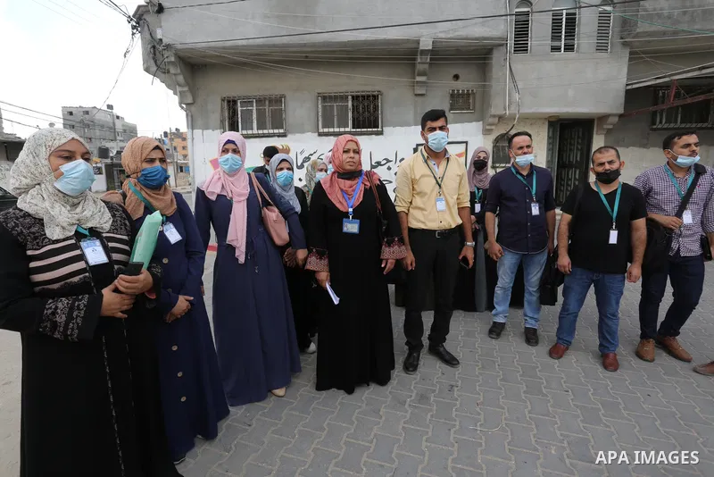 Palestinians participate in the agricultural census, which was launched from the home of prisoner Hassan Salameh, in solidarity with the prisoners in Israeli Jails, in Khan Younis in the southern of Gaza strip, on Octobe...