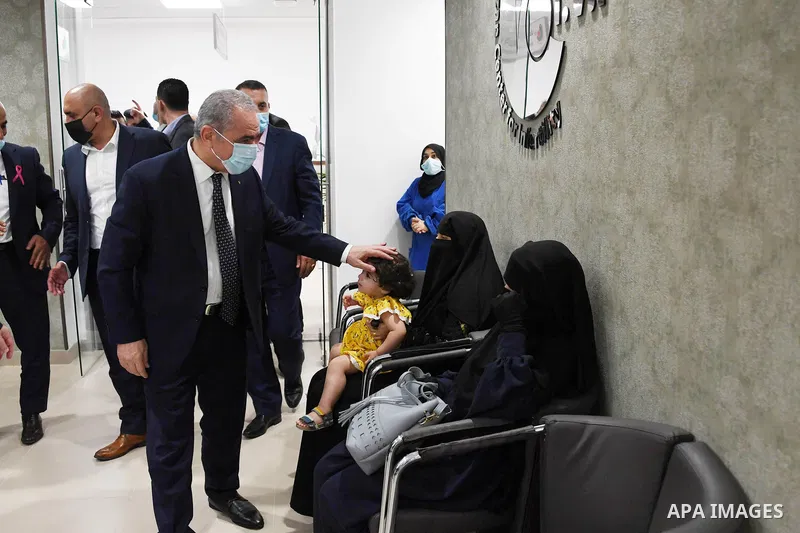 Palestinian Prime Minister Mohammed Ishtayeh visits hospitals in the West Bank city of Jenin on October 11, 2021. Photo by Prime Minister Office