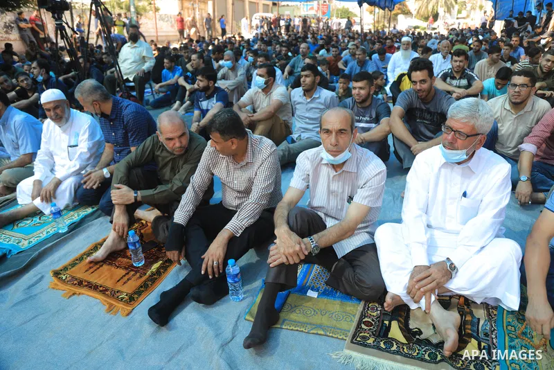 Palestinians attend Friday prayer in front of Red cross office in solidarity with prisoners on hunger strike held at Israeli Jails, in Gaza city on October 15, 2021. Photo by Dawoud Abo Alkas