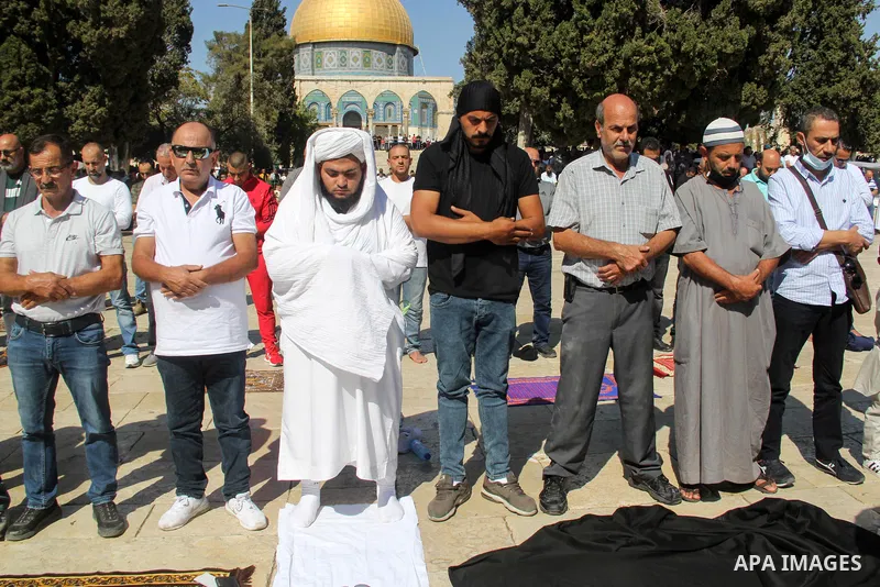 Palestinian Muslim worshippers perform the Friday prayers in front of the Dome of the Rock mosque in Jerusalem's Old City's al-Aqsa mosque compound, on October 22, 2021. Photo by Mahfouz Abu Turk