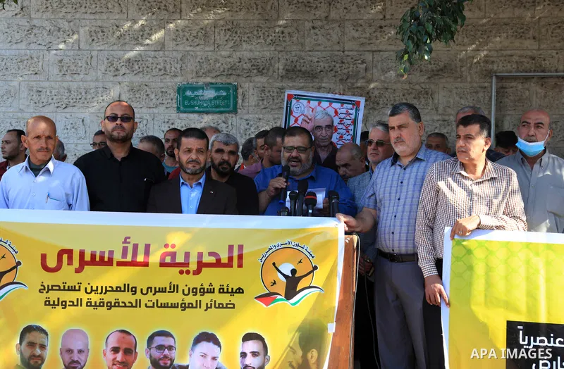 Palestinians take part in a protest in solidarity with prisoners on hunger strike at Israeli jails, in front of Red Cross office in Gaza city on October 25, 2021. Photo by Youssef Abu Watfa
