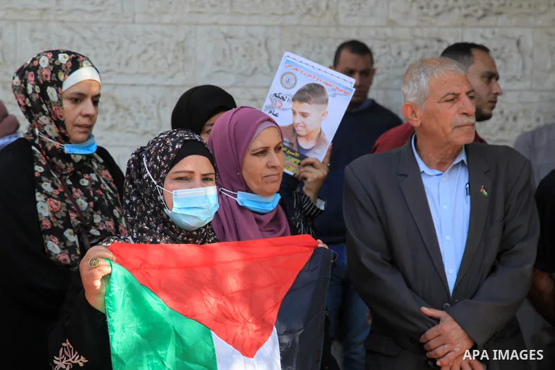 Palestinians take part in a protest in solidarity with prisoners on hunger strike at Israeli jails, in front of Red Cross office in Gaza city on October 25, 2021. Photo by Youssef Abu Watfa