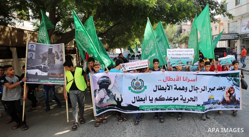 Palestinian children hold banners during a protest in solidarity with prisoners on hunger strike at Israeli jails, in front of Red Cross office in Gaza city on October 25, 2021. Photo by Mahmoud Nasser