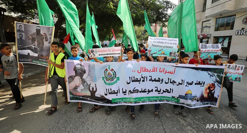 Palestinian children hold banners during a protest in solidarity with prisoners on hunger strike at Israeli jails, in front of Red Cross office in Gaza city on October 25, 2021. Photo by Mahmoud Nasser