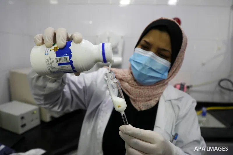 Palestinian employees work at Hanover factory for dairy, in Gaza city, on October 28, 2021. Photo by Majdy Fathi