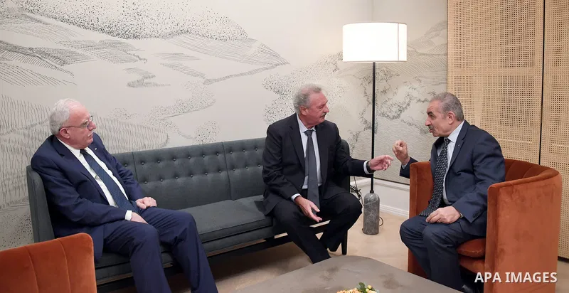 Palestinian Prime Minister Mohammed Ishtayeh meets with Luxembourg Foreign Minister Jean Aspelron, in Luxembourg, on October 29, 2021. Photo by Prime Minister Office