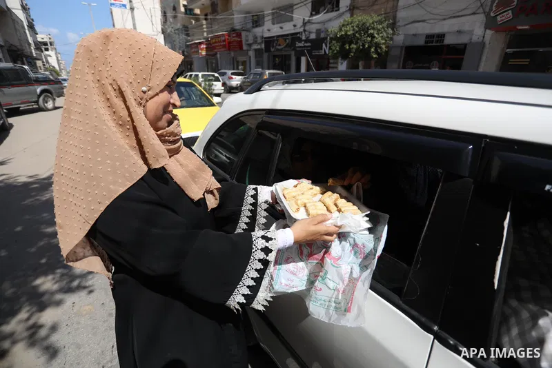 Palestinian women supporters of Islamic Jihad celebrate after the escape of Six Palestinian prisoners, in front of Red Cross office in Gaza city, on Sebtember 6, 2021. ​Six Palestinian prisoners, most of them serving lif...