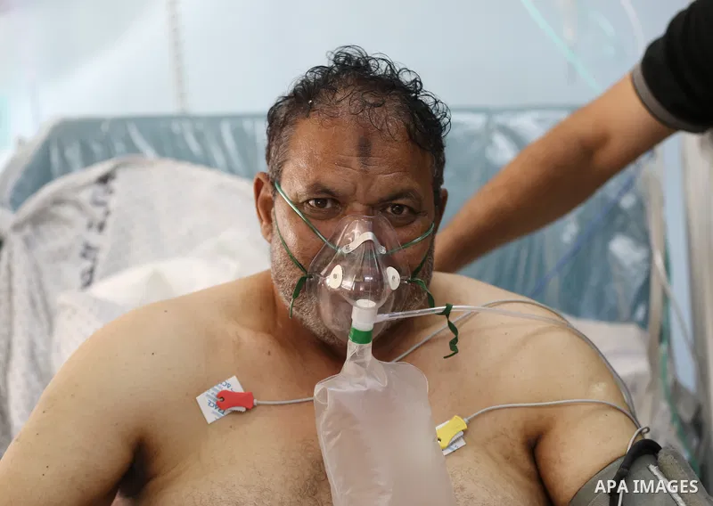 Palestinian patient infected with Coronavirus receives medical care at European Gaza Hospital in Rafah in the southern of Gaza Strip, on September 21, 2021. Fourteen people have died of coronavirus in Palestine in the la...