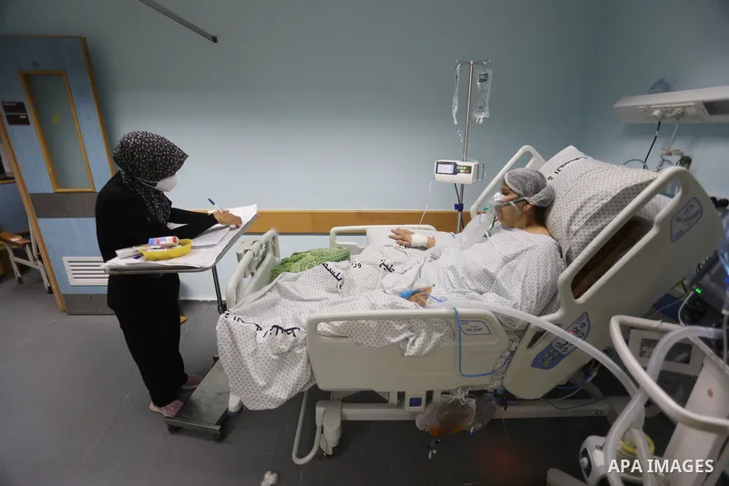 Palestinian patient infected with Coronavirus receives medical care at European Gaza Hospital in Rafah in the southern of Gaza Strip, on September 21, 2021. Fourteen people have died of coronavirus in Palestine in the la...