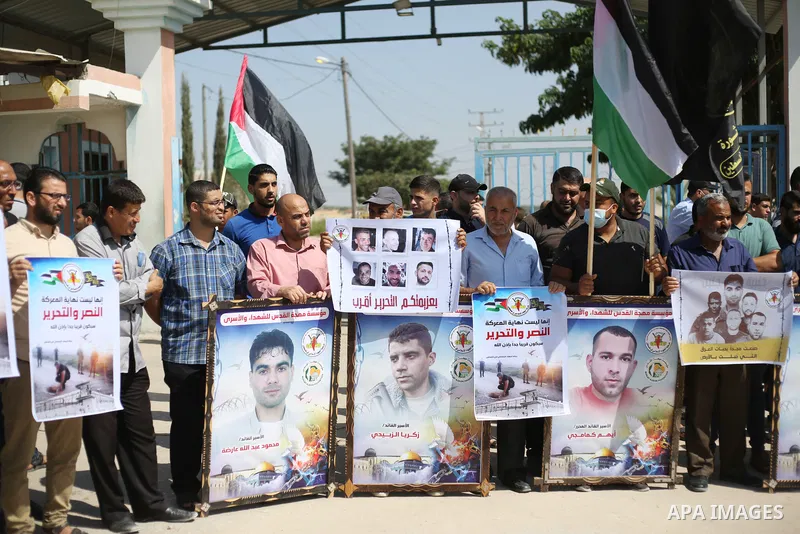 Palestinian supporters of Islamic Jihad, take part in a protest to show solidarity with prisoners in Israeli Jalis, in front of Erez crossing in Beit Hanoun in the northern Gaza Strip, on September 22, 2021. There are ar...