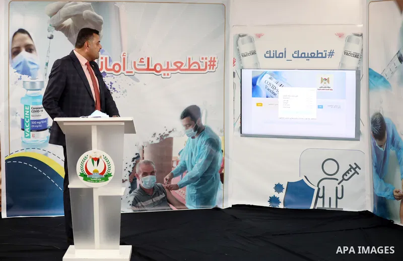 The Palestinian Ministry of Health in Gaza Strip announces the names of those over 50 who won the cash prize after receiving the Corona vaccination, during a press conference in Gaza city on August 26, 2021. Photo by APA