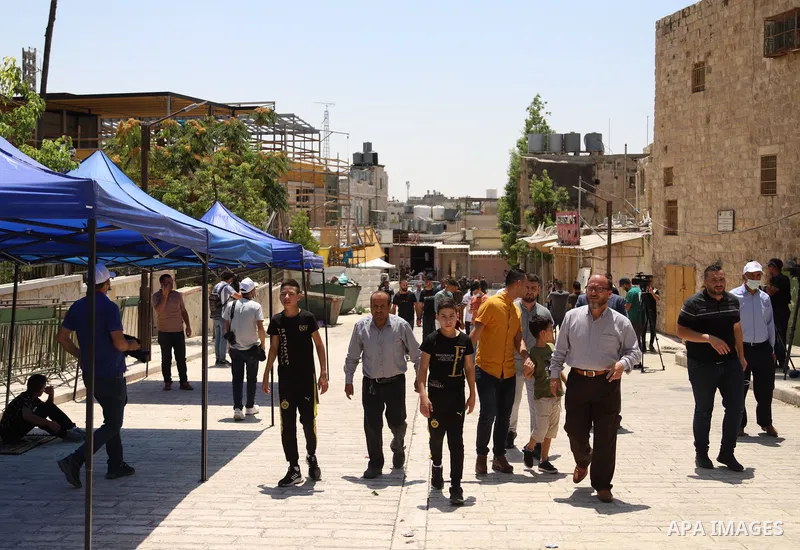 Israeli security forces argue with Palestinian worshippers during a demonstration following the Friday prayers at the Ibrahimi mosque (Tomb of the Patriarchs) denouncing Israeli construction plans at the site, in the div...