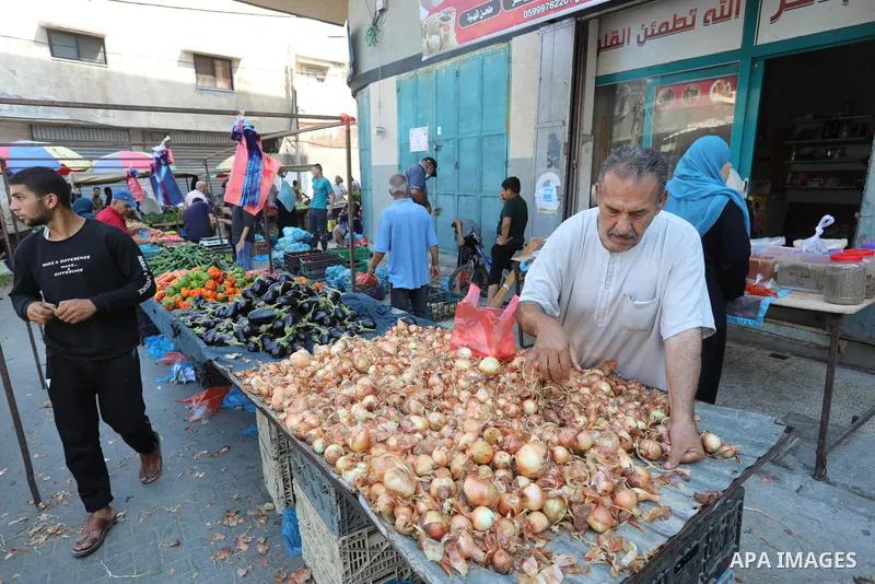 . Photo by Ashraf Amra Palestinians shop at a weekly market in Deir al-Balah in the center of Gaza Strip on June 29, 2021. The authorities in Gaza Strip decided to reopen the popular markets, after its closure, due to th...