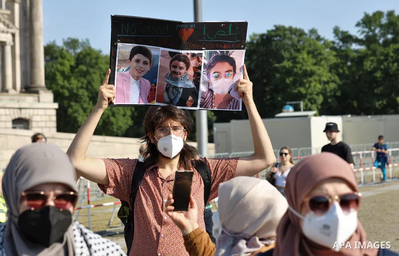 Foreign activists take part during a protest against the killed of Palestinian children at Gaza city by Israeli airstrikes, in front of German Bundestag, in Berlin, Germany, on June 4, 2021. Photo by Manar Shahin