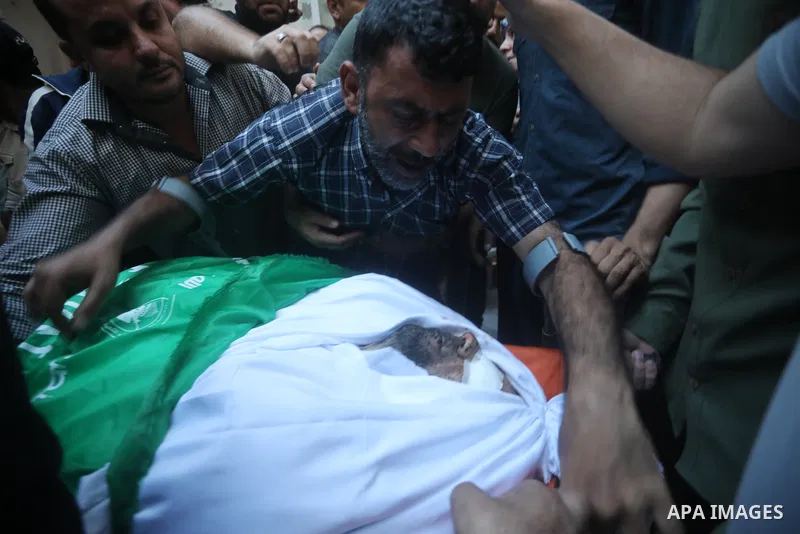 Relatives of Ahmad Zaki Abu Hassera, one of the two fighters who died after reportedly dismantling a bomb dropped by Israeli forces, mourn during his funeral in Gaza City on June 2, 2021. Photo by Mahmoud Nasser