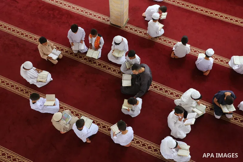 Palestinian children read holy Koran in mosque during the holy month of Ramadan amid the coronavirus COVID-19 pandemic, in Deir al-Balah in the center of Gaza Strip on May 09, 2021. Photo by Ashraf Amra