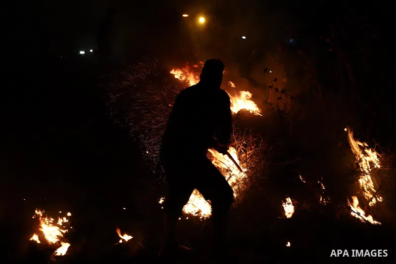 Palestinian protesters burn tyres during a demonstration along the Israel-Gaza border, east of Gaza city on May 8, 2021. Photo by Mohammed Salem