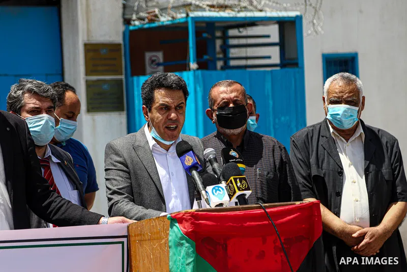 Palestinians of the Human rights institutions, take part in a solidarity with people of Sheikh Jarrah neighborhood of Jerusalem, in front of the headquarters United Nations Relief and Works Agency (UNRWA), in Gaza city o...